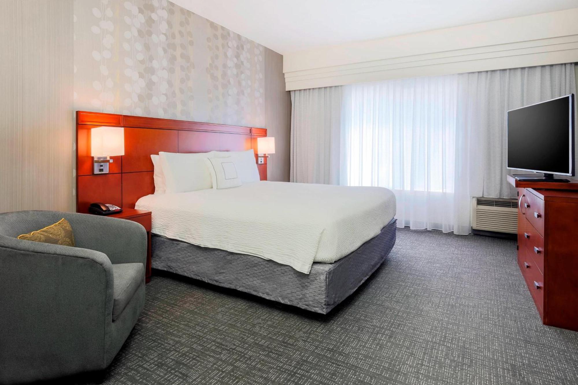 Courtyard By Marriott Dallas South 3*